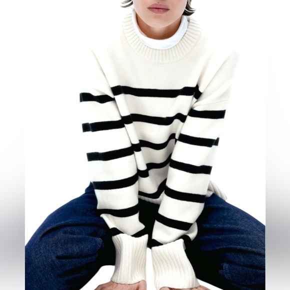 H&M Off White & Black Striped Crewneck Sweater Size Small - Picture 1 of 13